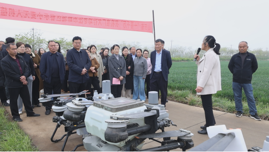 山东省十百千万农机推广大行动枣庄市峄城区小麦无人机植保技术推介与演示观摩活动成功举办_3.jpg