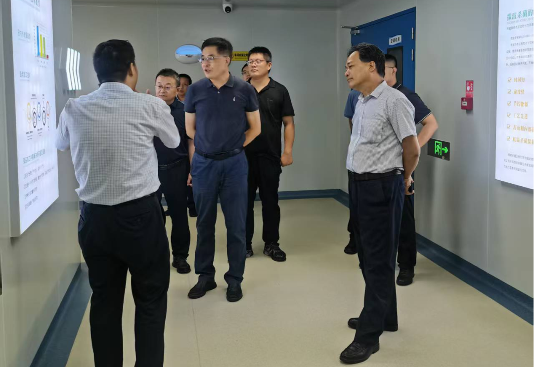 省畜牧总站站长孔雷一行来我市调研畜牧特色产业发展_4.jpg
